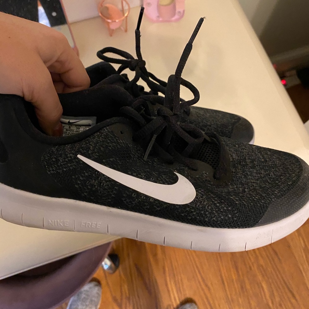 🌟BRAND NEW🌟 Nike shoes! Only been worn once.